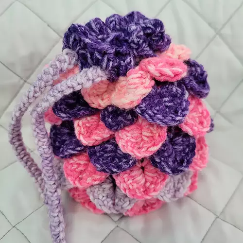 Dragon scale dice bags are addictive!! - Crochet 🧶 - Ribblr community