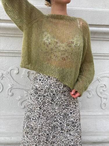 Early Spring Sweater 🌿🌼 Working with 10mm needles just makes everything way faster 😁