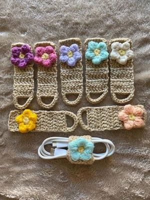 Crochet flower cable organiser